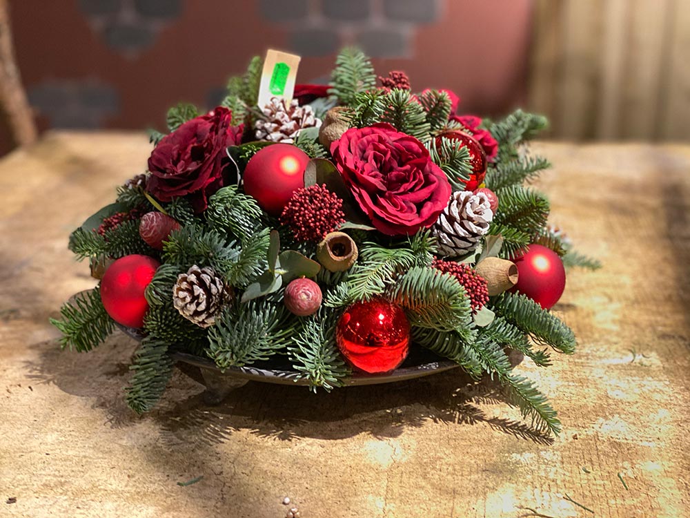 KERSTSCHAAL-MET-ROZEN